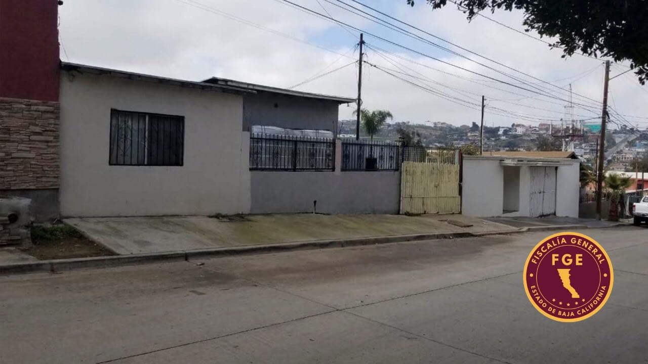 Imagen exterior de la vivienda en donde se encontraron los cuerpos.