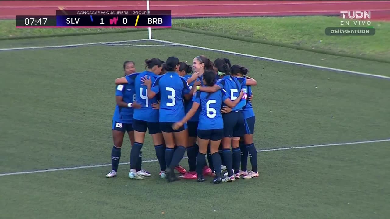 ¡Regalito para El Salvador! Daniela Fuentes lo aprovecha para el 1-0