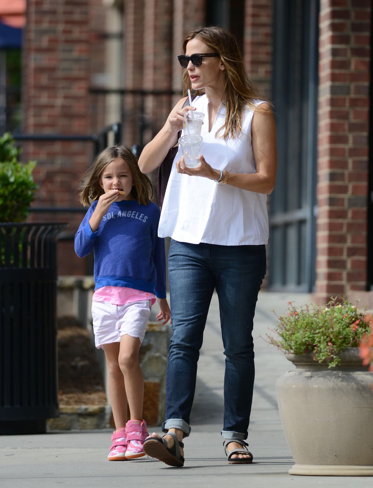 Hasta indicó que estudiaban la posibilidad de demandar a la publicación.