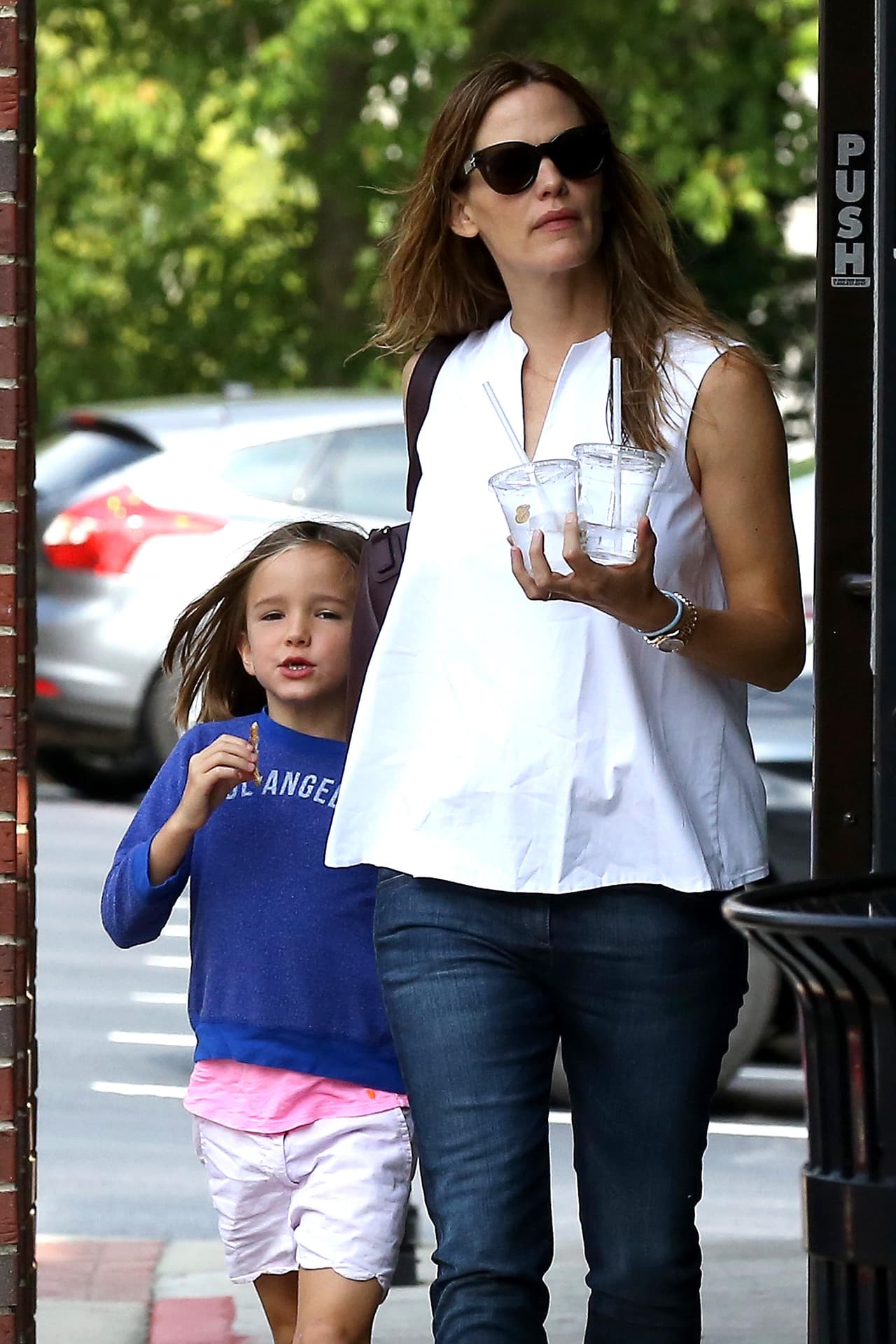 La revista Us Weekly publicó que la separación de Jen y Ben pudo haber sido motivada por una infidelidad del actor.