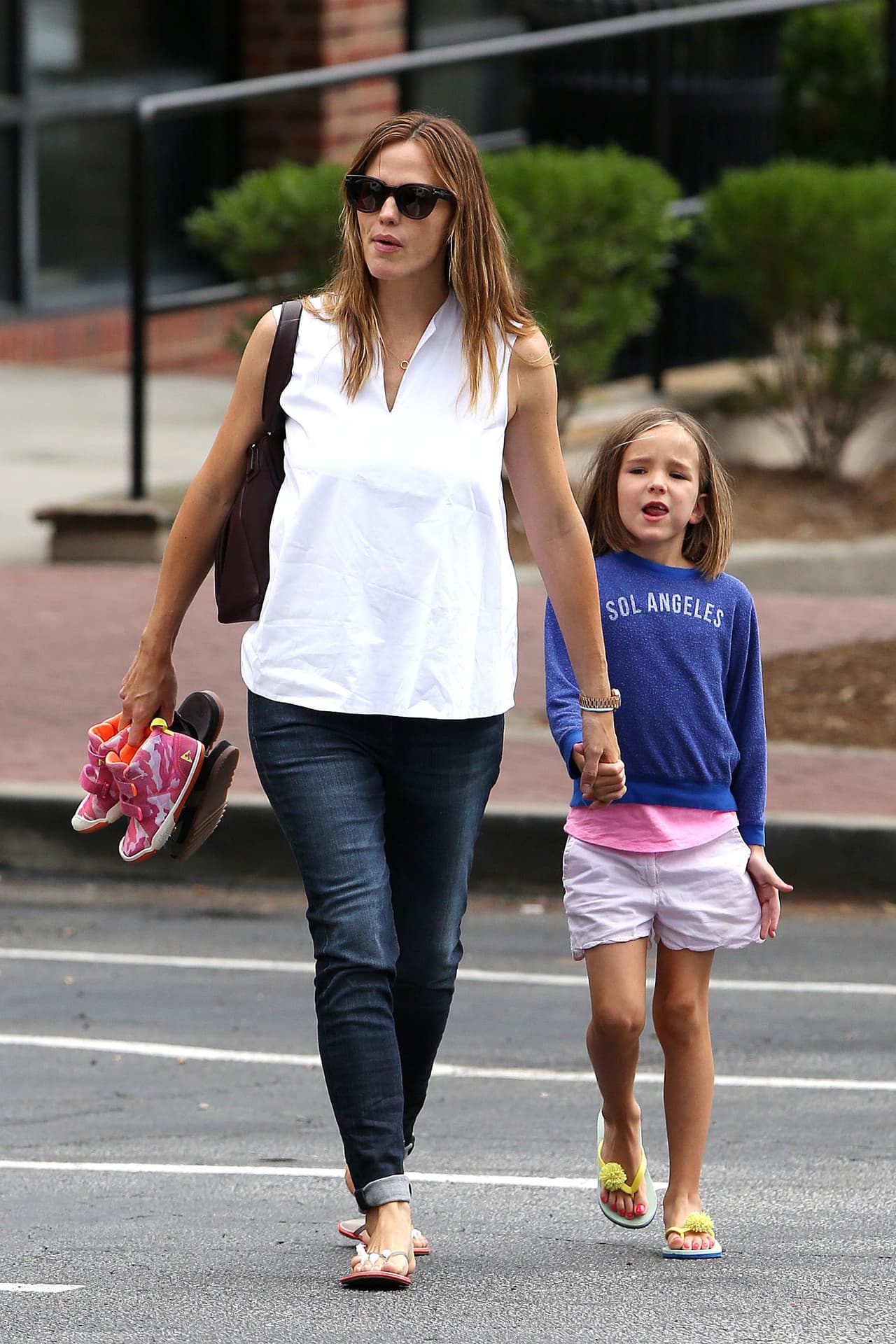 Las cámaras la captaron teniendo un día muy activo junto a sus hijos.