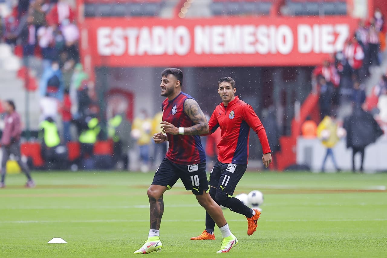 En un partido de poder a poder y donde Chivas se quedó con 10 hombres desde el minuto 27, los Diablos Rojos rescataron el empate sobre la agonía del partido.