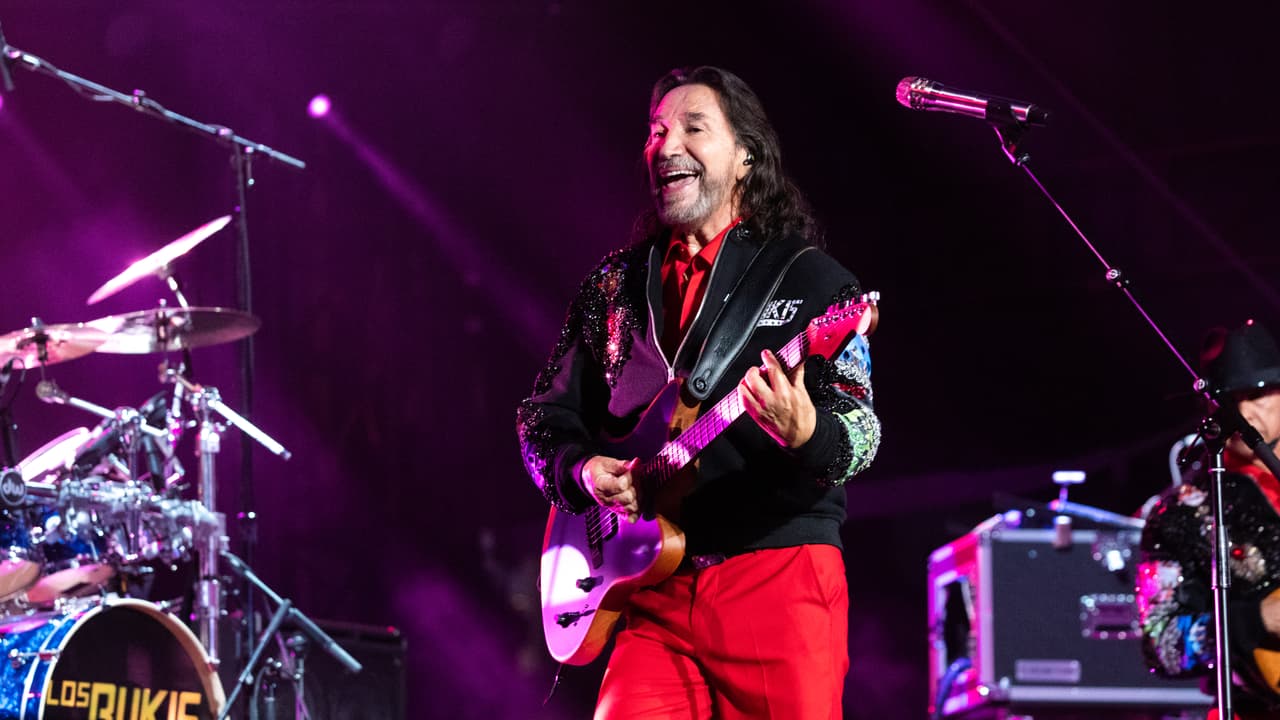 En Chicago, los fanáticos de Los Bukis cantaron a todo pulmón éxitos como ‘Tu cárcel’, ‘Mi fantasía’ y ‘Y ahora te vas’, entre muchas otras.