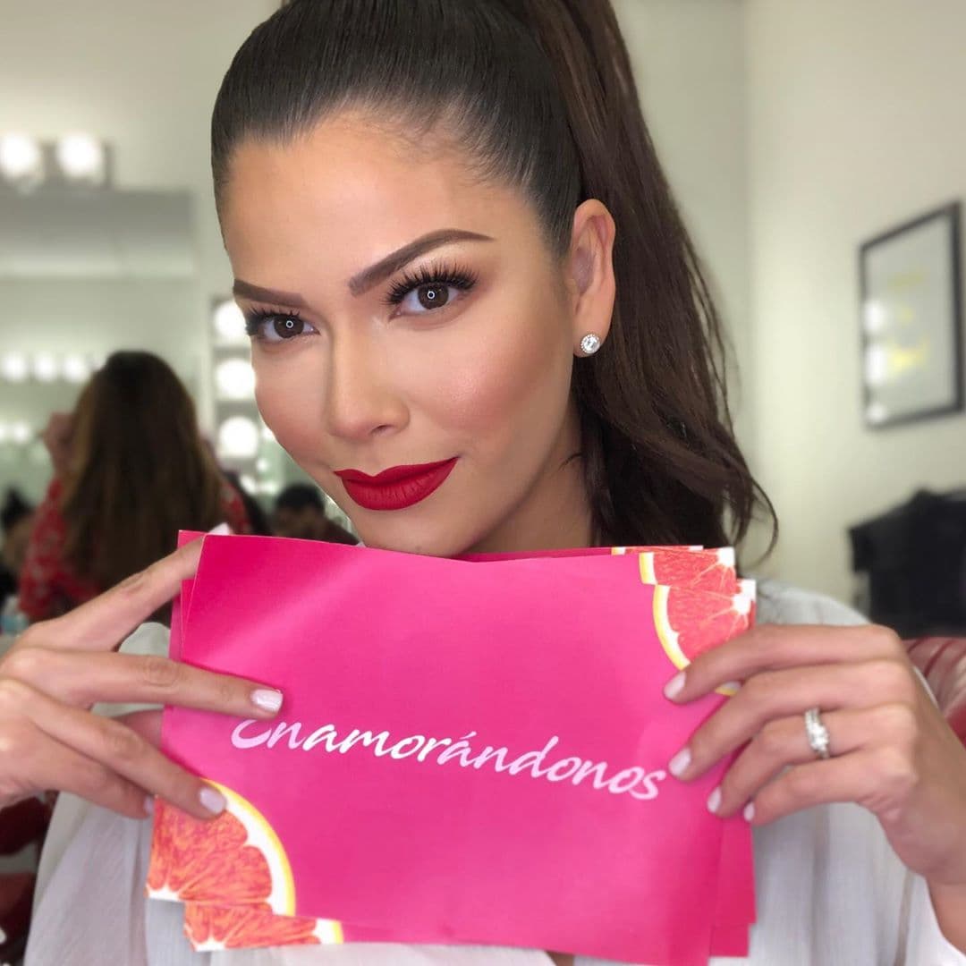 En la semana de estreno, la conductora mexicana ha visitado Despierta América para hablar de los sucesos más relevantes que se han dado entre los participantes durante las primeras transmisiones. Pero el pasado jueves llegó muy bien acompañada de su varoncito Gael.