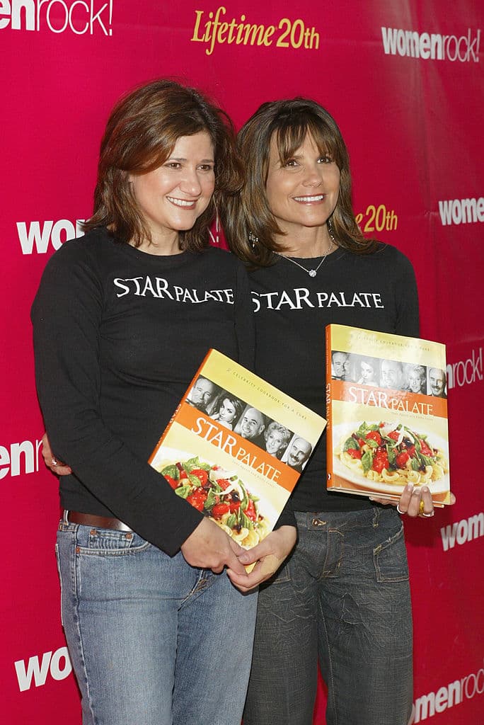 La también escritora consideró que las horas registradas fueron "absolutamente excesivas para los servicios relacionados con litigios" que realizó el bufete de su exesposo, de quien se divorció en 2002.
<br>