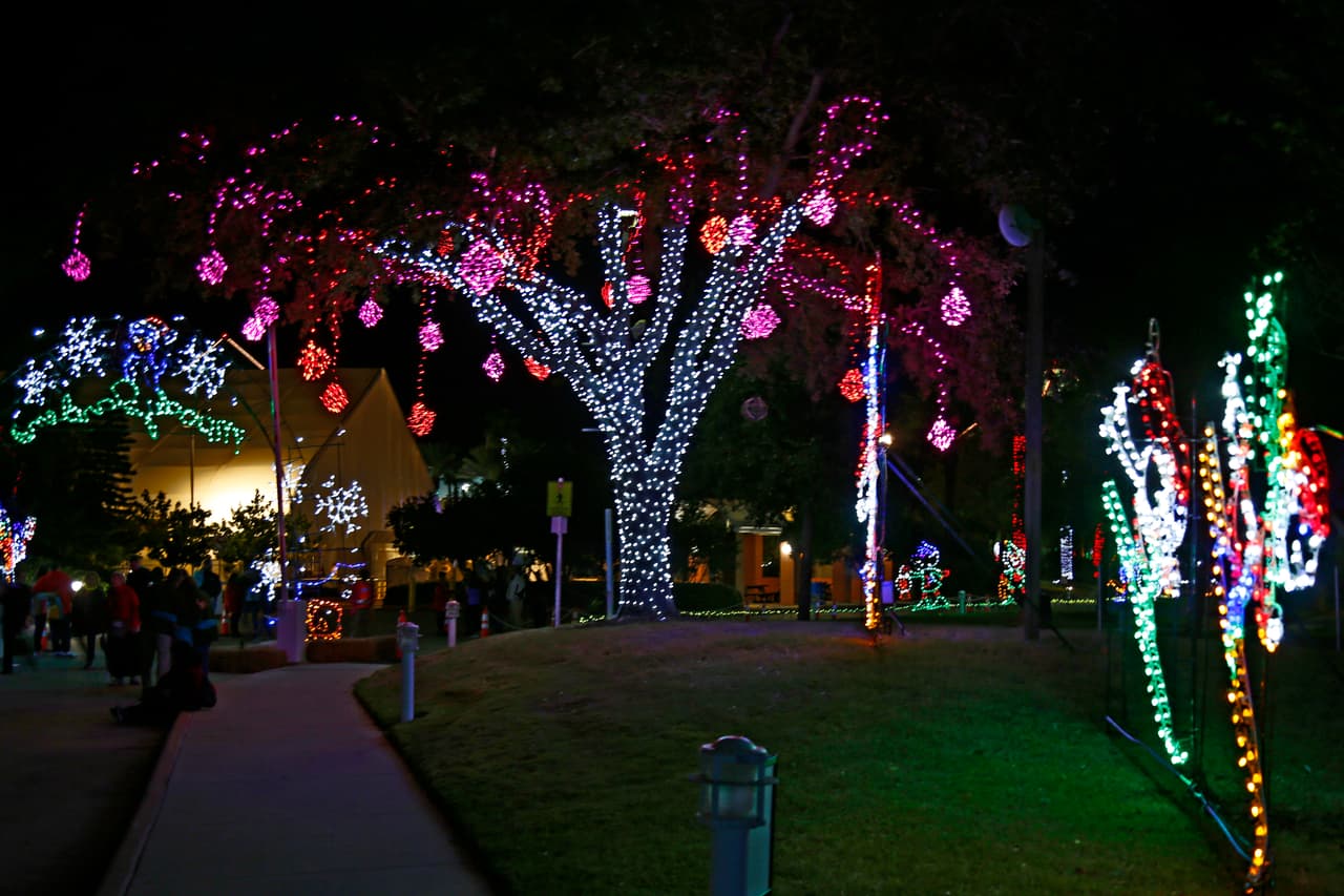 Así inicia el recorrido por el festival de luces del parque.