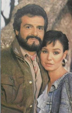 Gonzalo Vega también tuvo una exitosa carrera en las telenovelas. Mundo de Juguete en 1974 fue la primera telenovela en la que participó y en 1984 consiguió su primer protagónico en las telenovelas con La Traición.