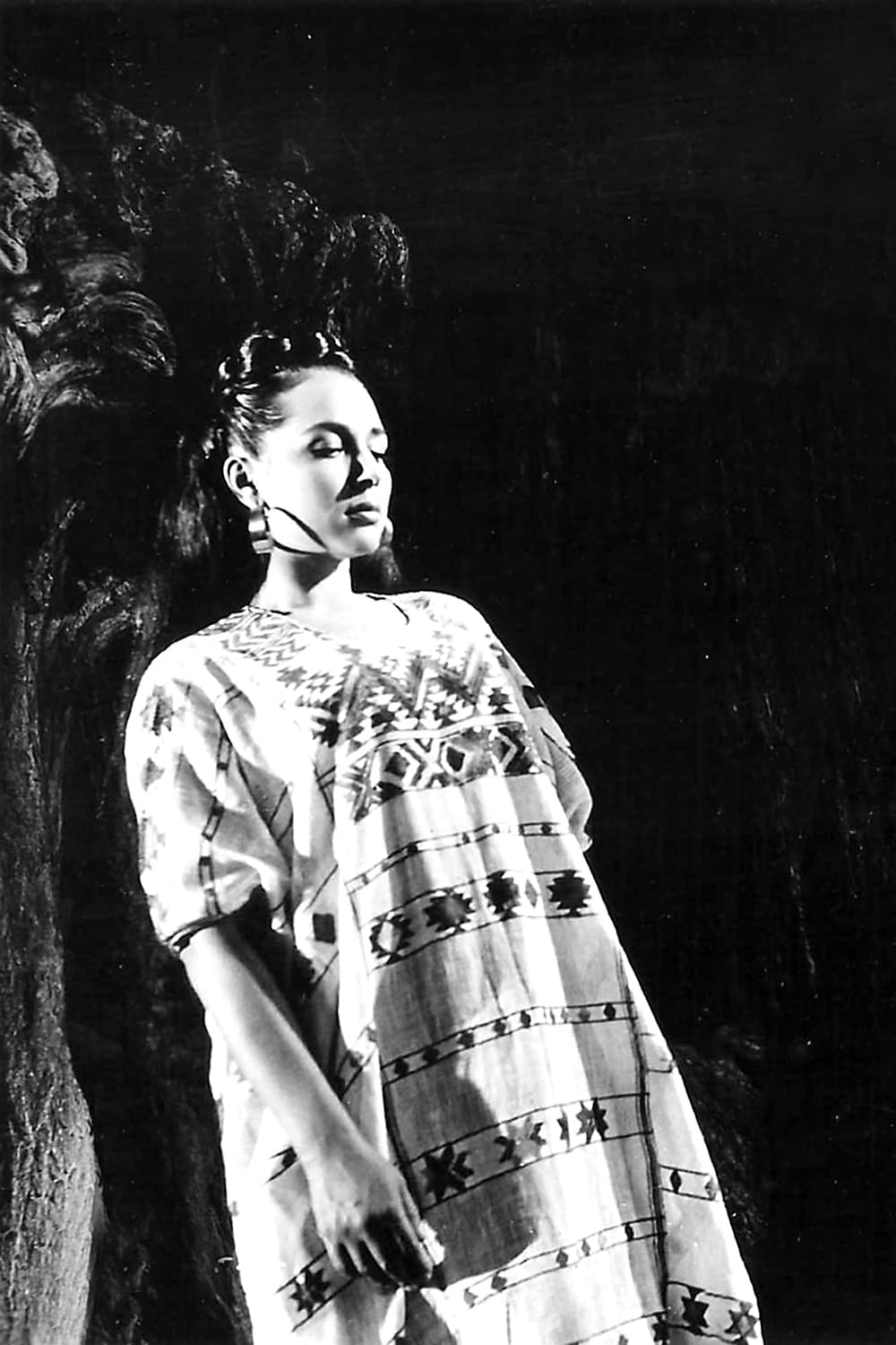 Sin duda, esta diva del cine mexicano demostró que los looks tradicionales pueden portarse con mucho glamour y estilo.