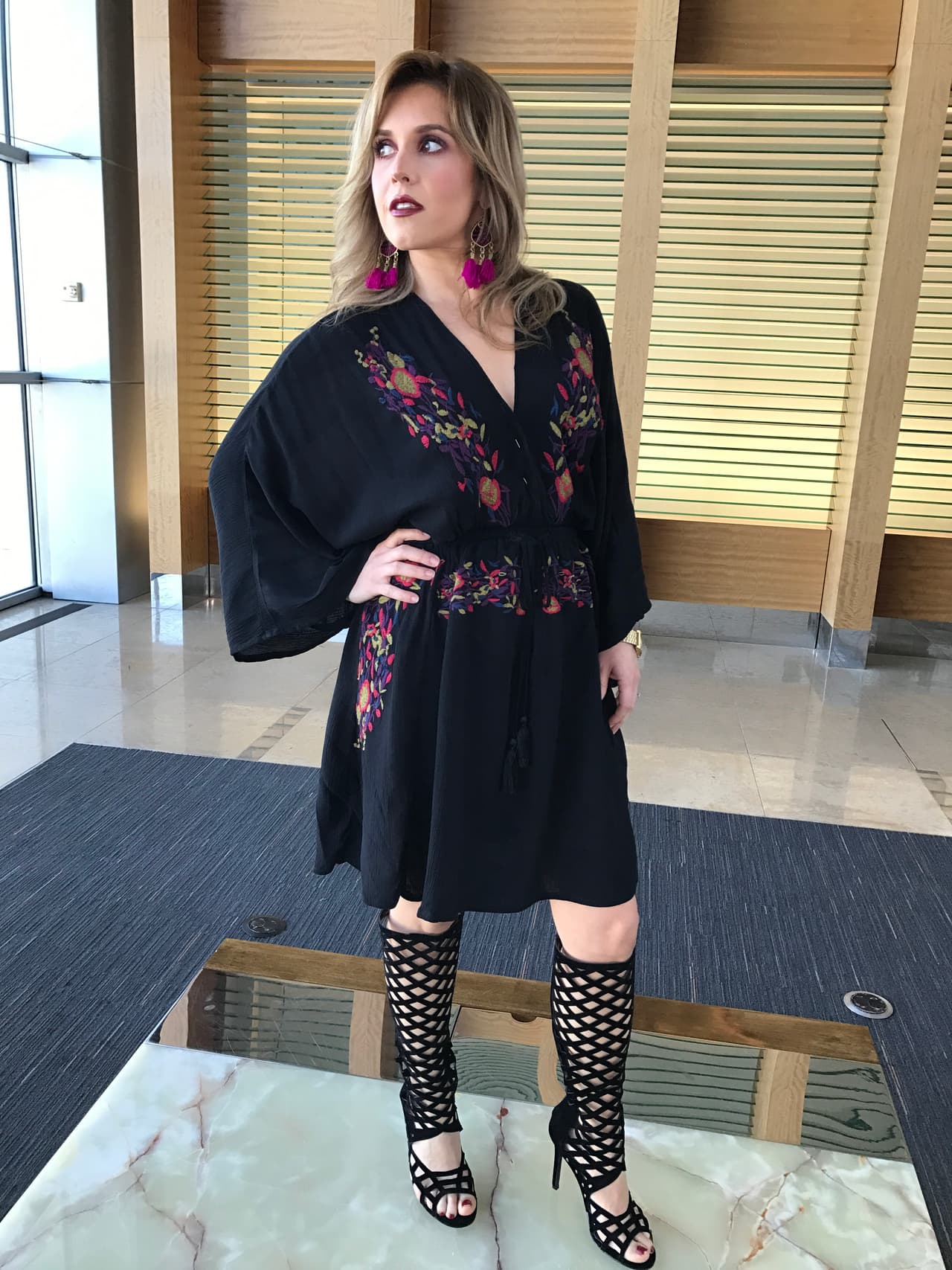 Aún en el verano existen días frescos y un 'look' más cubierto podría ser una buena opción.