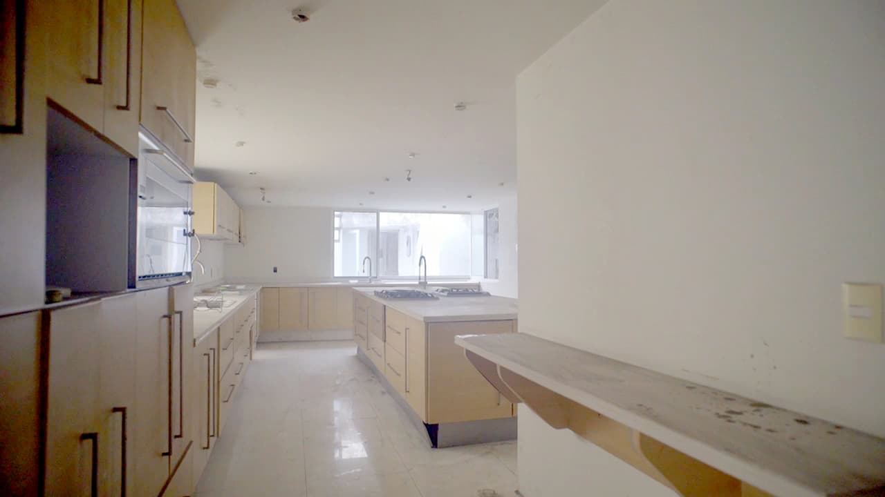 A finales de febrero se celebró una subasta de alrededor de 200 vehículos oficiales para financiar la Guardia Nacional.