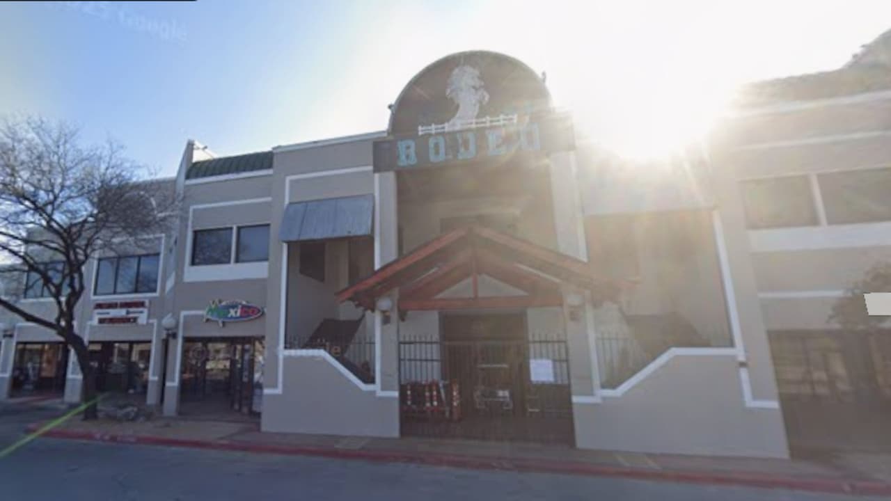 Detienen a sospechoso por homicidio de oficial del condado de Caldwell en Club Rodeo, Austin