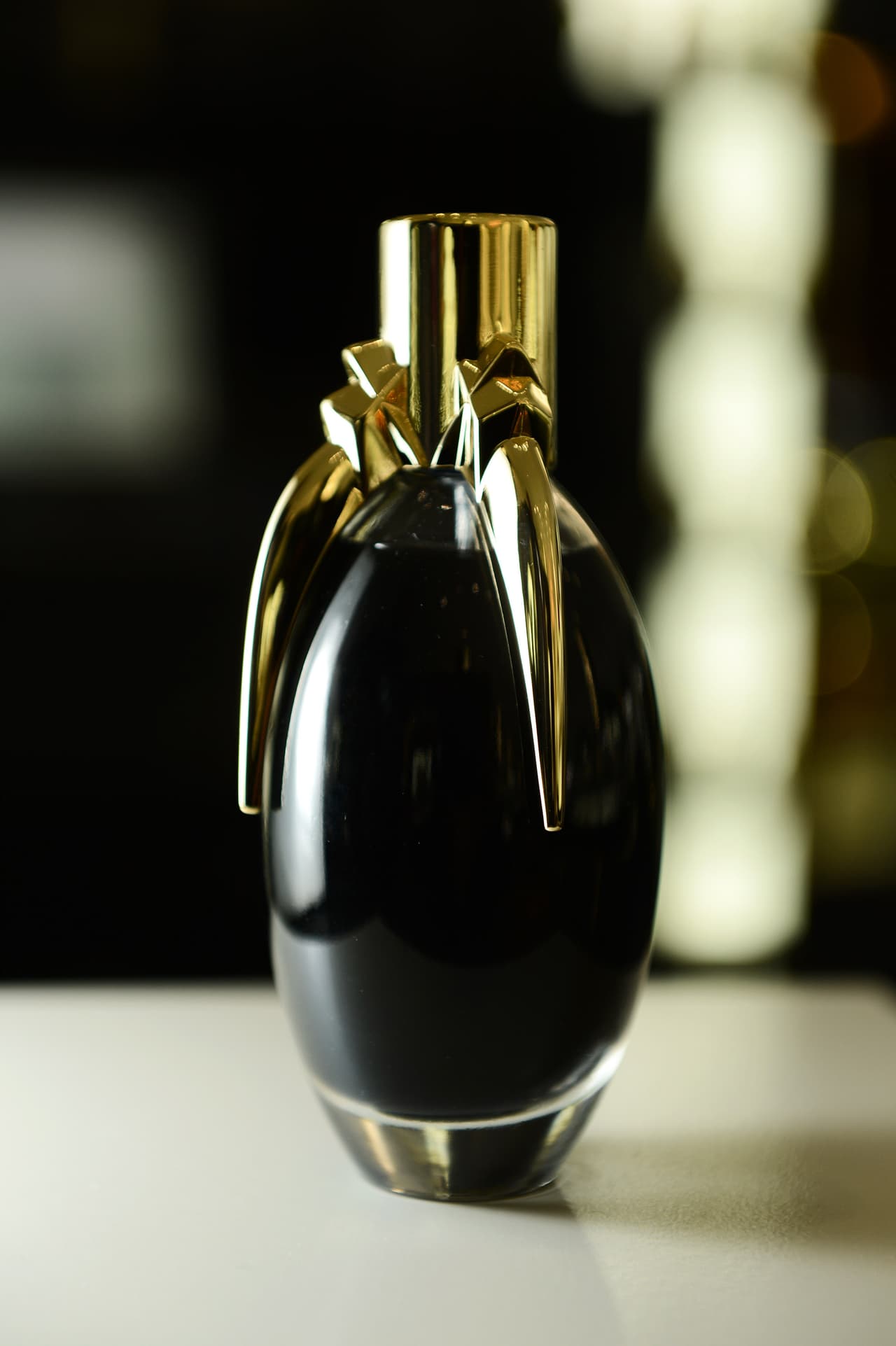 ¿Cuáles son las notas que posee este perfume? Fame es una combinación de pétalos de belladona, orquídea de tigre, incienso, albaricoque y azafrán.