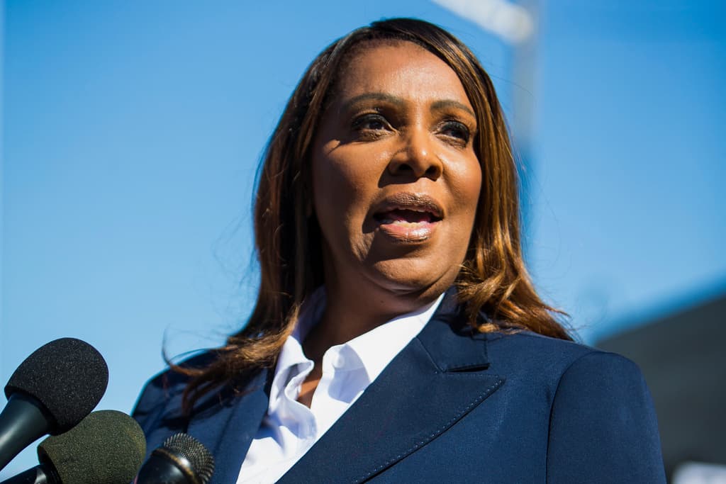 Letitia James, fiscal de NY que llevó a Trump ante la justicia, se declara no culpable de fraude