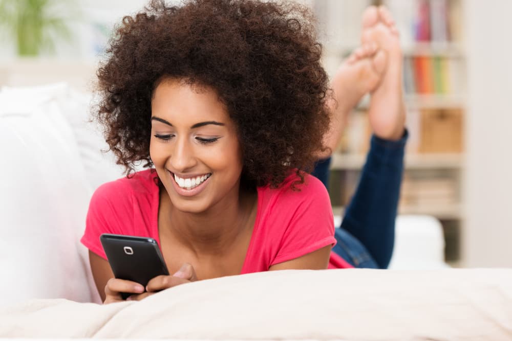 <b>LEO</b>
<br>El feroz león adora ser el protagonista y, aunque en mensajes de texto suele ir directo y responde cuando puede (o quiere), más bien adora sacar fotos o alguna 'app' tipo Snapchat o Instagram para sus selfies y usar filtros divertidos, y luego enviarlas a sus contactos para que le digan qué 'cute' se ve.