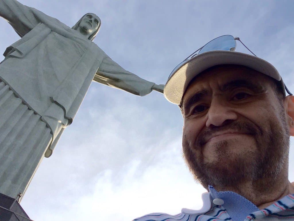 "Tengo principios de Alzheimer, mi médico me ha recomendado que aprenda nuevas actividades, ya que facilita o sustituye las habilidades que se van perdiendo", admitió.