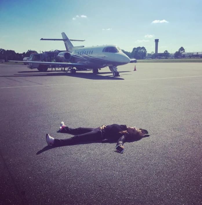 Cuando termina sus giras, así logra relajarse de una agotadora semana, eso sí sin perder su sentido del humor.