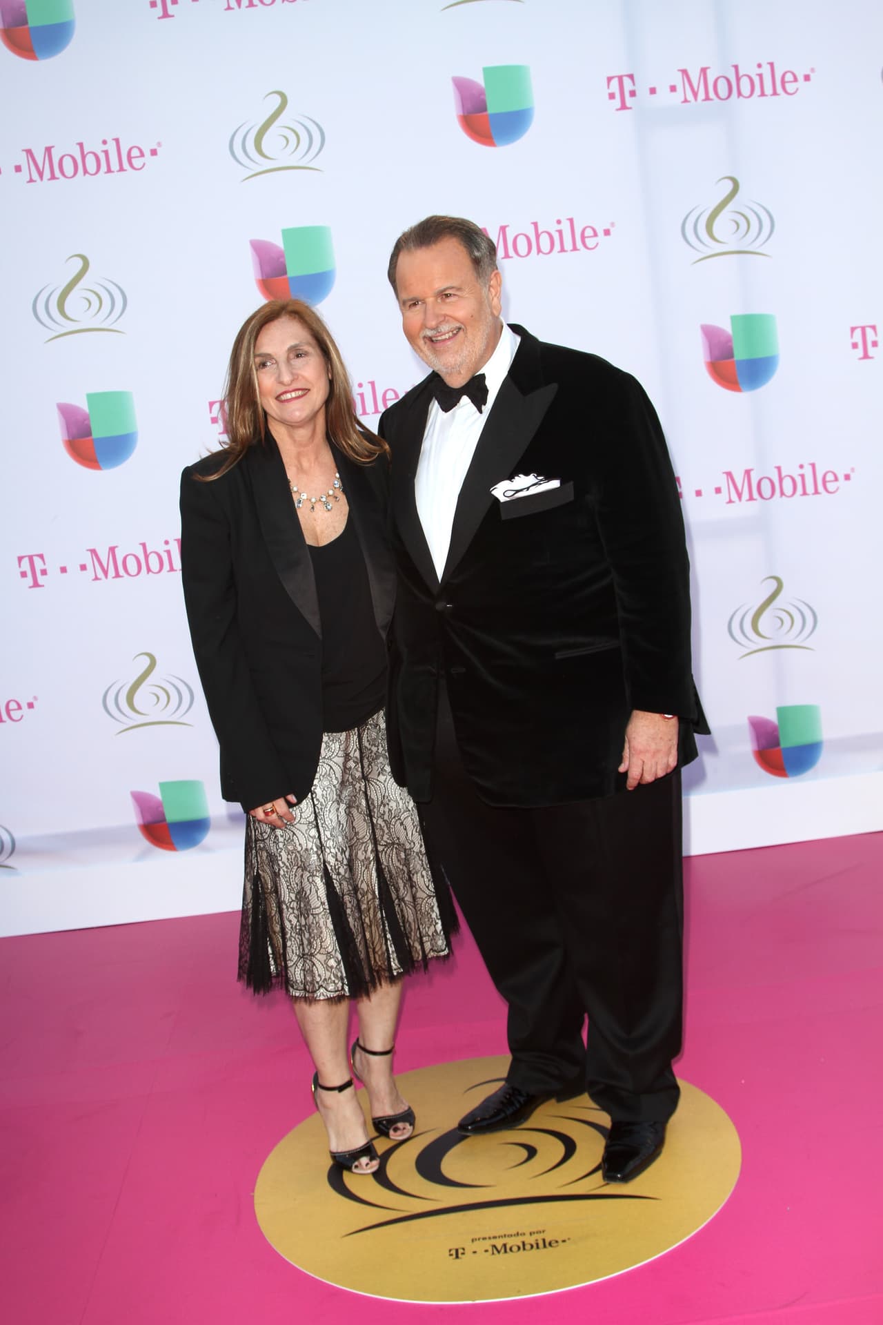 El conductor de El Gordo y La Flaca y Millie contrajeron matrimonio en 1995 y al día de hoy continúan tan enamorados como el primer día y, por supuesto, siguen asistiendo a cada ceremonia de Premio Lo Nuestro.