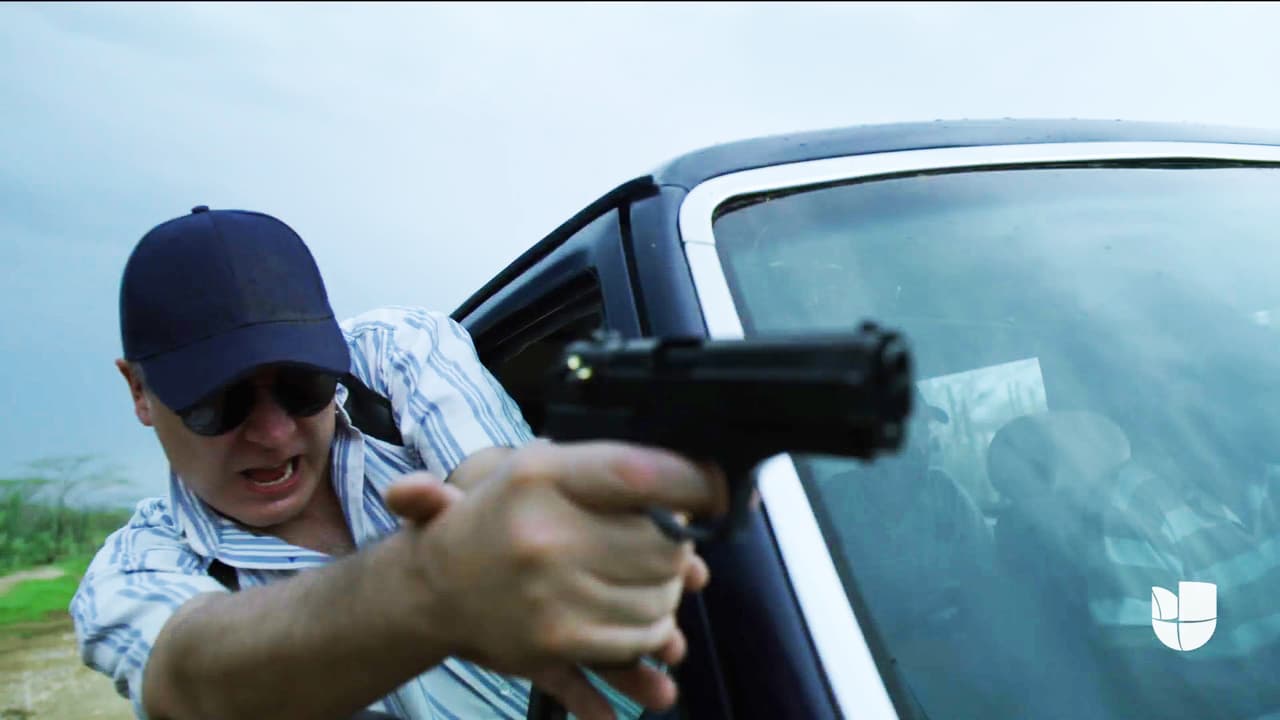 Para difucultarle más su entrega, un agente de la DEA y sus hombres interceptaron a 'El Chapo' en su camino hacia Estados Unidos.