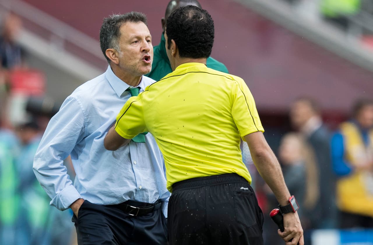 El técnico colombiano Juan Carlos Osorio, seleccionador de México, tuvo un nuevo episodio de furia en la Copa Confederaciones durante el partido por el tercer lugar contra Portugal. Así vivió el juego el entrenador.