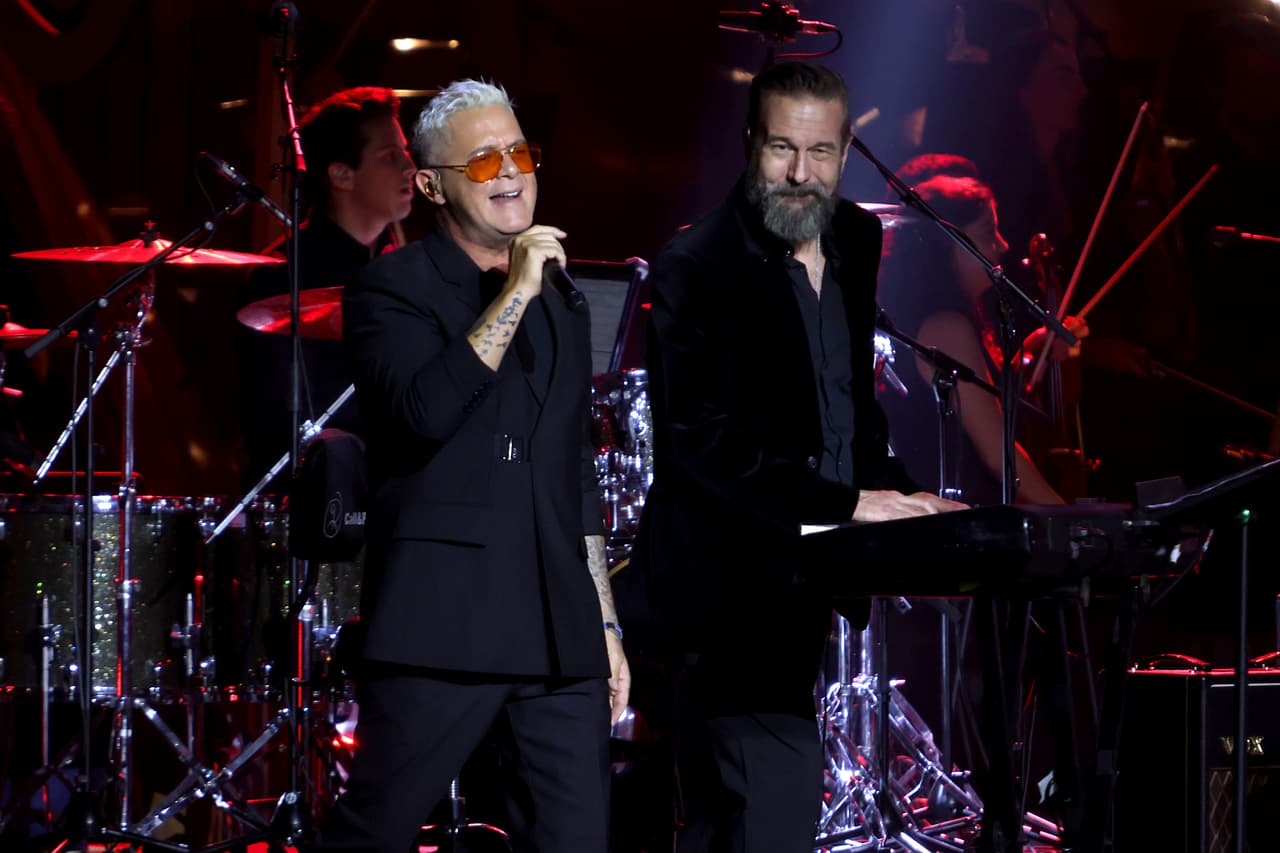 Alejandro Sanz no podía faltar en esta ceremonia en la que se reconoció la trayectoria de Laura Pausini.