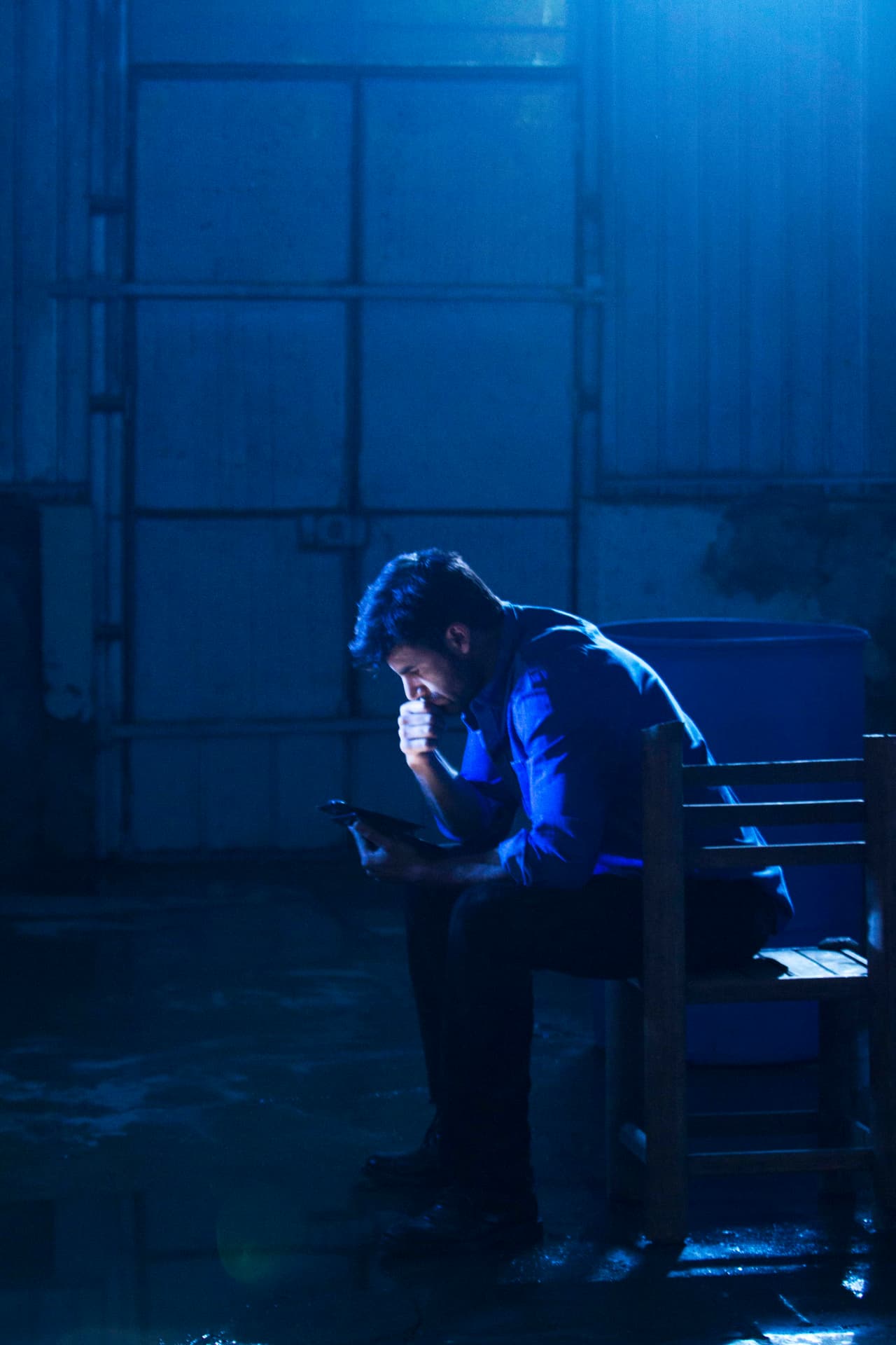 Dave puso todas sus habilidades para soltarse y escaparse de la bodega donde lo habían encerrado.