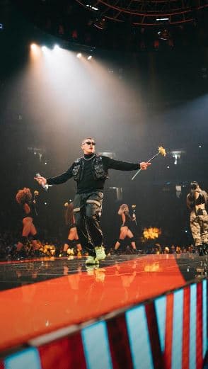 A través de sus historias de Instagram, el m´áximo exponente boricua de música trap compartió imágenes del concierto.