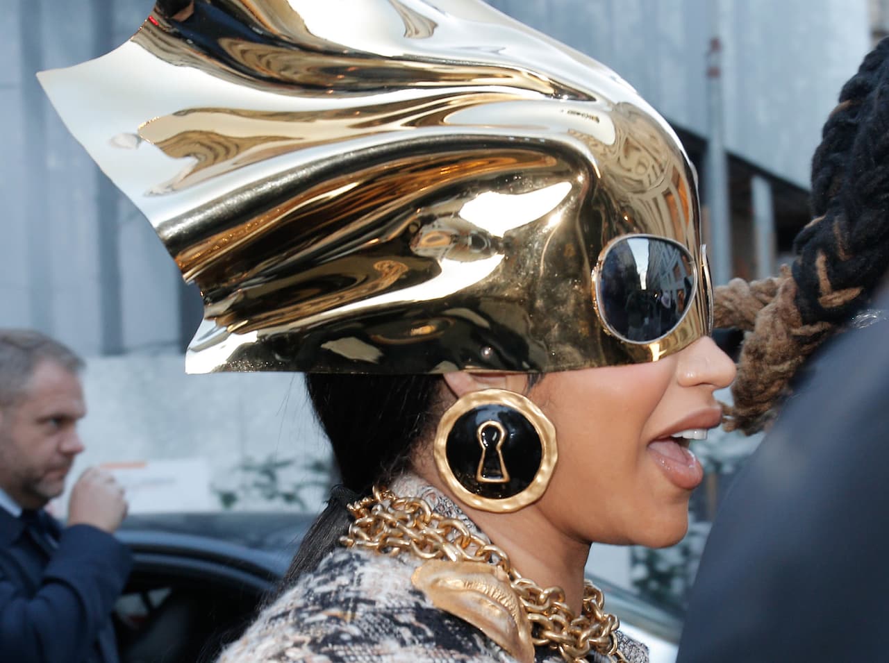 <b><a href="https://www.univision.com/temas/cardi-b" target="_blank">Cardi B</a></b> ha vuelto a los titulares en las últimas horas a raíz de su más reciente aparición en París en donde se lleva a cabo la Semana de la Moda.