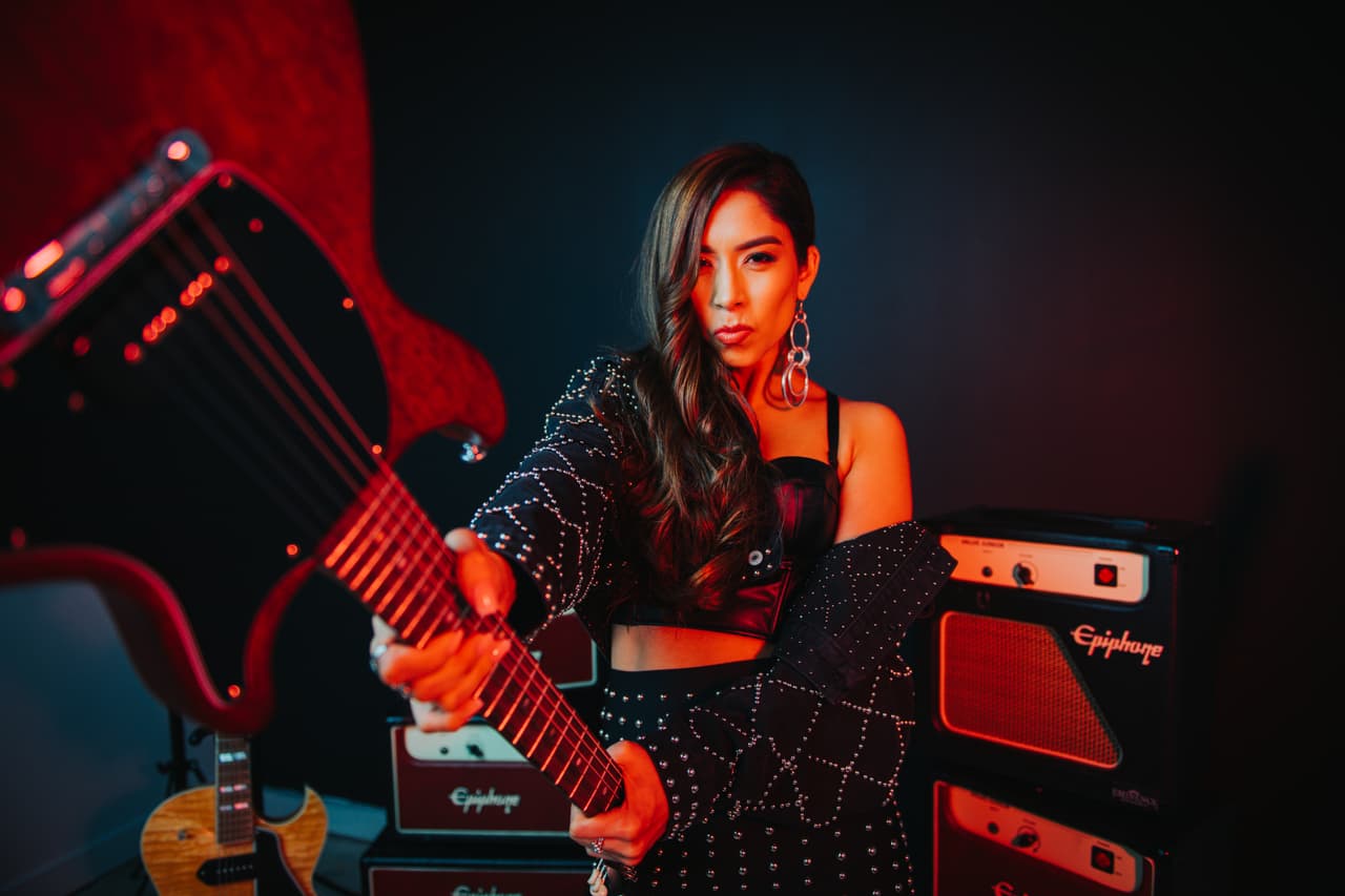 En su tiempo libre puede desde cocinar con su mamá y hermanos hasta bailar y cantar en familia.