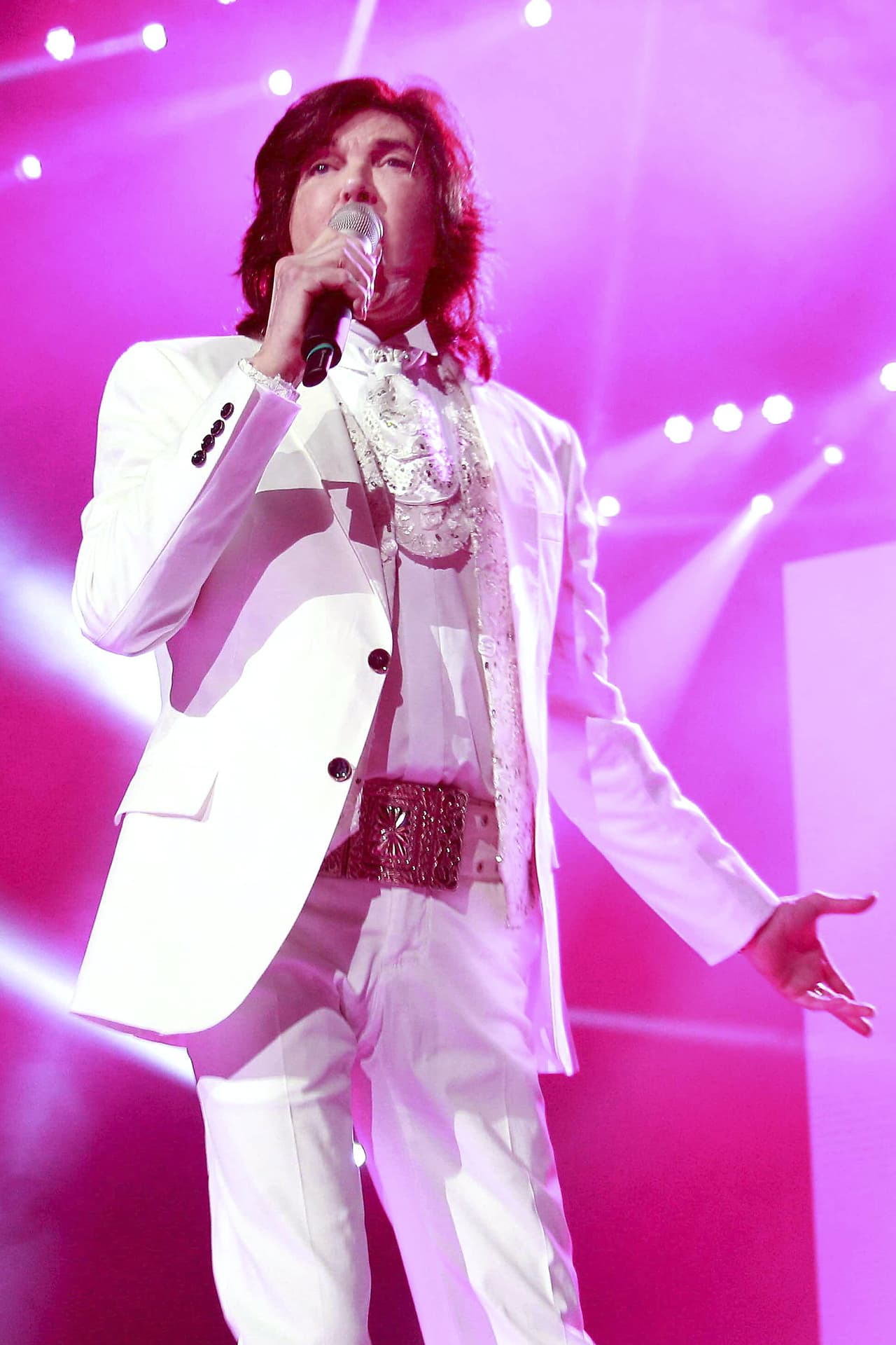 Después del aborto y de cortar comunicación con el cantante, Ornelas recordó que meses después él volvió a ponerse en contacto con ella.