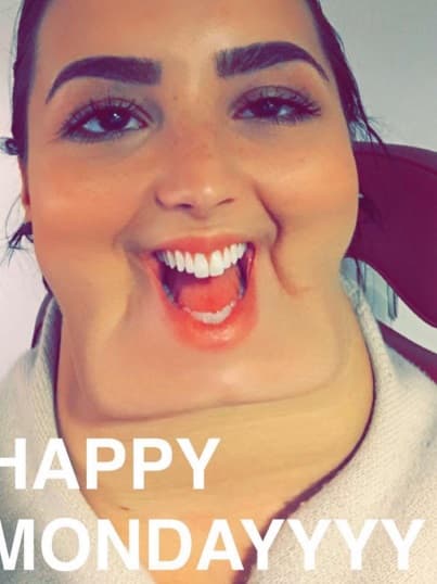 Demi Lovato no se queda fuera, la cantante tiene mucho en qué entretenerse.