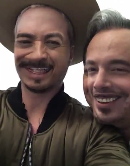Si creías que son Los Tigres del Norte te equivocaste, es J Balvin jugando a ser como los ídolos de la música norteña.