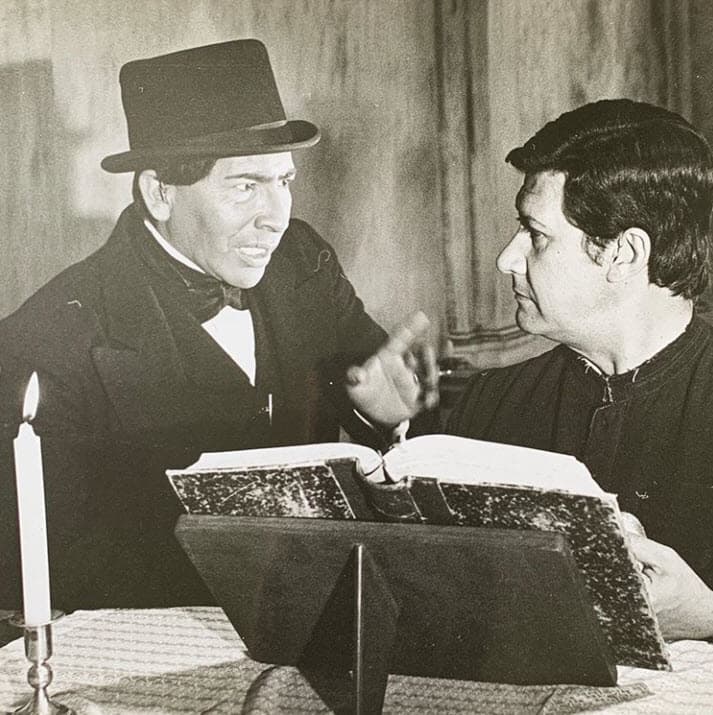 Este melodrama se realizó como homenaje a Benito Juárez, por el centenario de su muerte, según información de la 
<a href="https://www.proceso.com.mx/219421/tv-unam-transmite-el-carruaje" target="_blank">revista Proceso</a>.