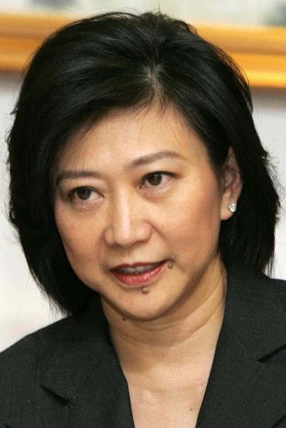 74.- CHUA SOCK KOONG. Es la CEO de SingTel, una empresa de telecomunicaciones en Singapur que tiene unos 500 millones de usuarios solo de celulares. Ya estuvo dos veces en el ranking de Forbes. 