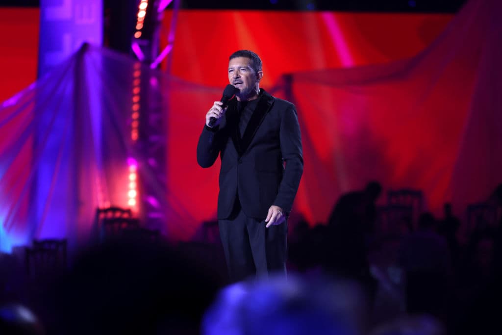 El actor y cineasta español, Antonio Banderas, fue el encargado de dar la bienvenida en la ceremonia, con un discurso en el que destacó la importancia de la región autónoma Andalucía.