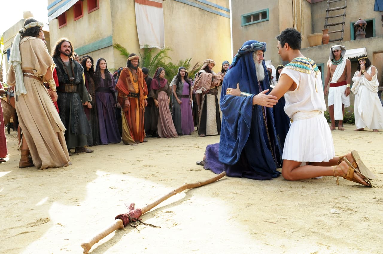 El corazón de 
<b><a href="http://www.univision.com/series/jose-de-egipto/jose-de-egipto-jose-y-jacob-finalmente-se-reencontraron-escena-del-dia-video">José también se llenó de alegría, tras años alejado de su padre, ahora estaba frente a él</a></b>.