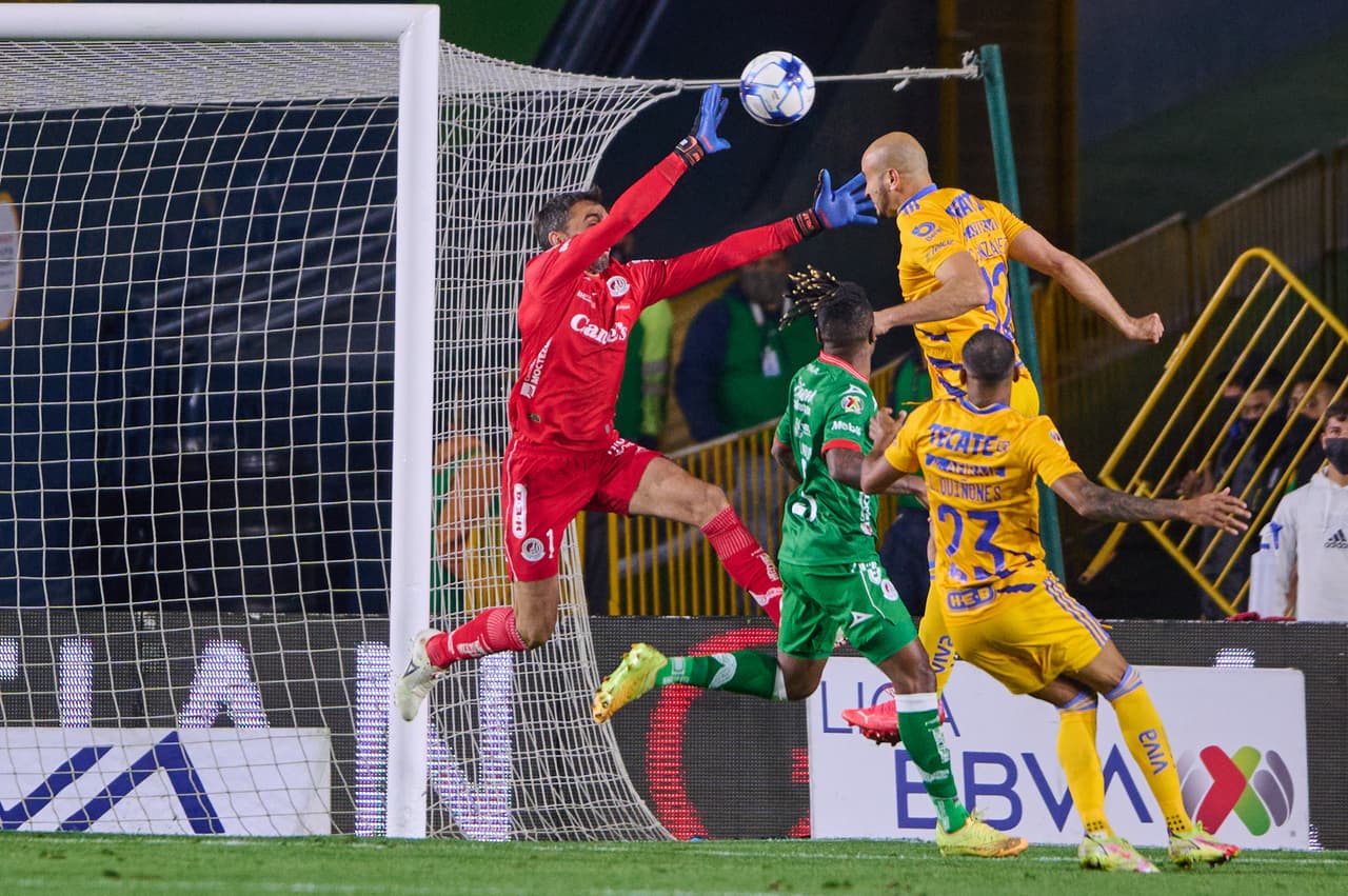 En un partido cerrado los Tigres lograron sacar el triunfo ante San Luis que empezó ganando pero no pudo aguantar el marcador.