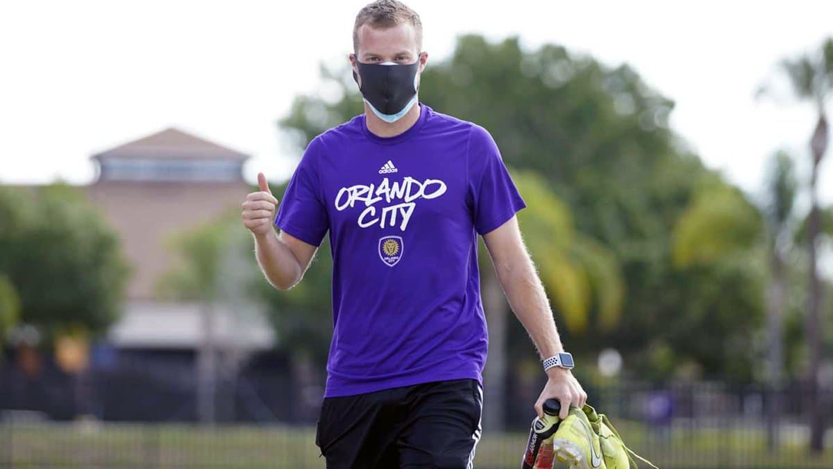 La moratoria está programada para el 15 de mayo y los partidos se suspenden hasta, por lo menos, el 8 de junio.