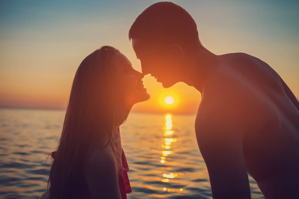 Es probable que puedas escaparte con tu pareja a un sitio ideal o realizar un segundo viaje de Luna de Miel después de ocurrido el plenilunio del 12.