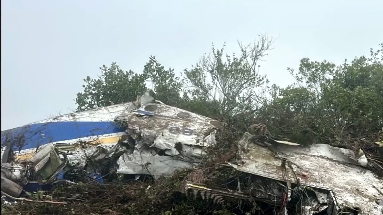 Accidente hoy de avioneta de Satena en Colombia, cerca de la frontera con Venezuela, deja 15 muertos