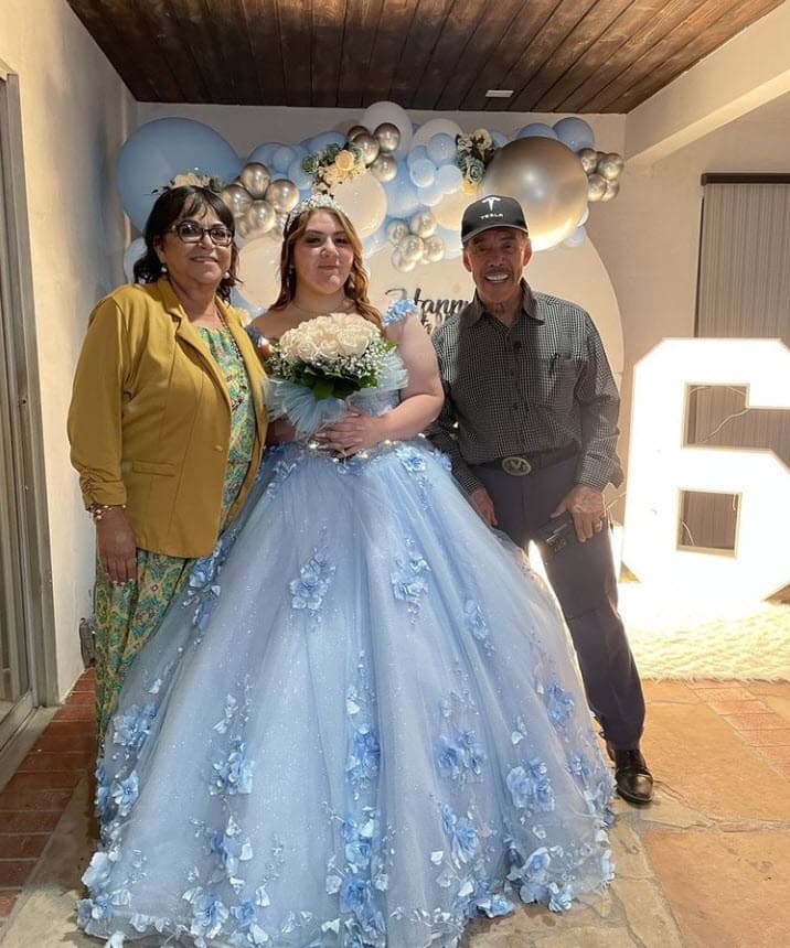 Él no se la firmó. Dos años después, lo consiguió y quedaron legalmente divorciados. Aunque han llevado una relación sin mayores contratiempos, ella ha sostenido que no quiere recuperar el matrimonio que tenía con él.
<br>