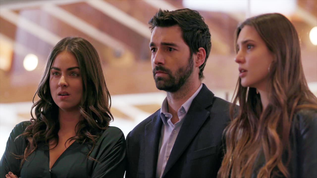 Martín cayó como en familia, ya que se reencontró con el productor Carlos Bardasano, con quien estuvo en 
<b><a href="https://www.univision.com/famosos/claudia-martin-disfruto-su-personaje-en-amar-a-muerte-aunque-no-siente-que-marco-su-carrera-fotos" target="_blank">Amar a Muerte.</a></b>
<br>