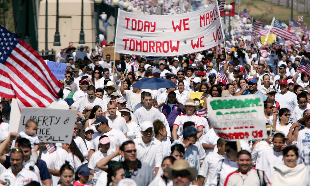 El lema que se regó por todos los rincones del país: "Hoy marchamos, mañana votamos".