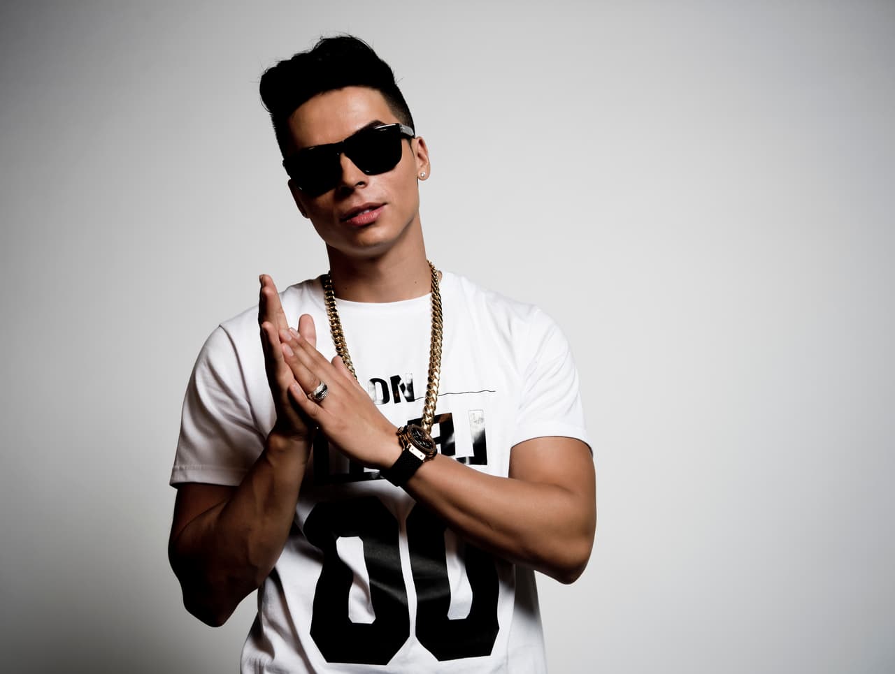 Reykon llegará pisando fuerte a Premios Juventud 2015