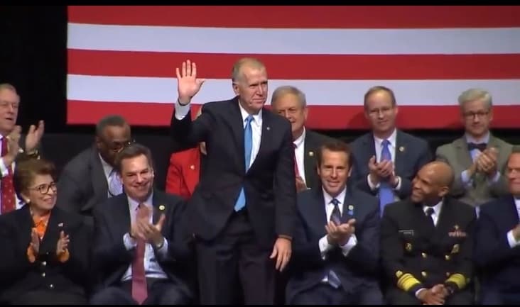 El Primer Mandatario arribó al Aeropuerto Internacional de Charlotte aproximadamente a la 1 de la tarde, luego fue trasladado al Central Piedmont Community College.