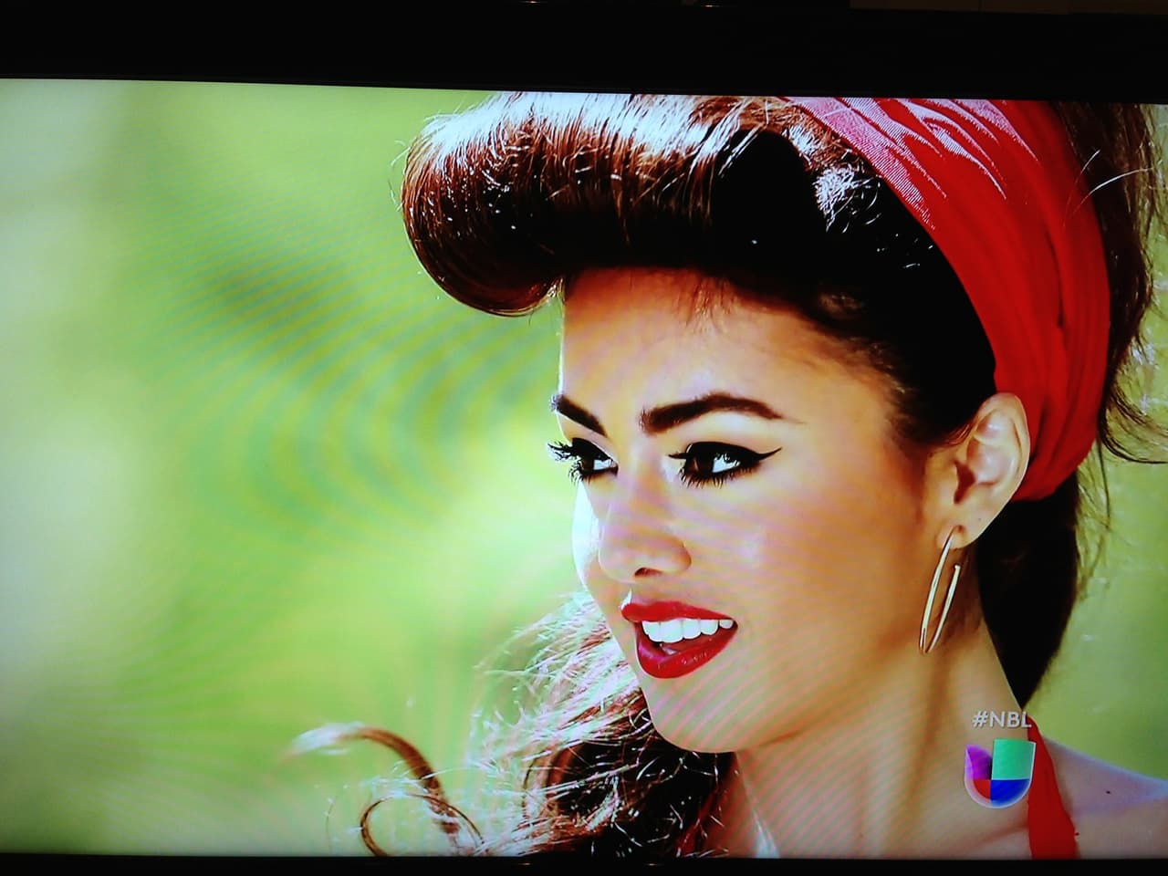 La colombiana de 24 años regresa a Nuestra Belleza Latina para revivir una de las mejores experiencias de su vida. Confía que con la madurez y preparación adquirida puede superar su título como cuarta finalista de la séptima temporada; aunque sabe que para llegar a la corona hay que ganarse al público.