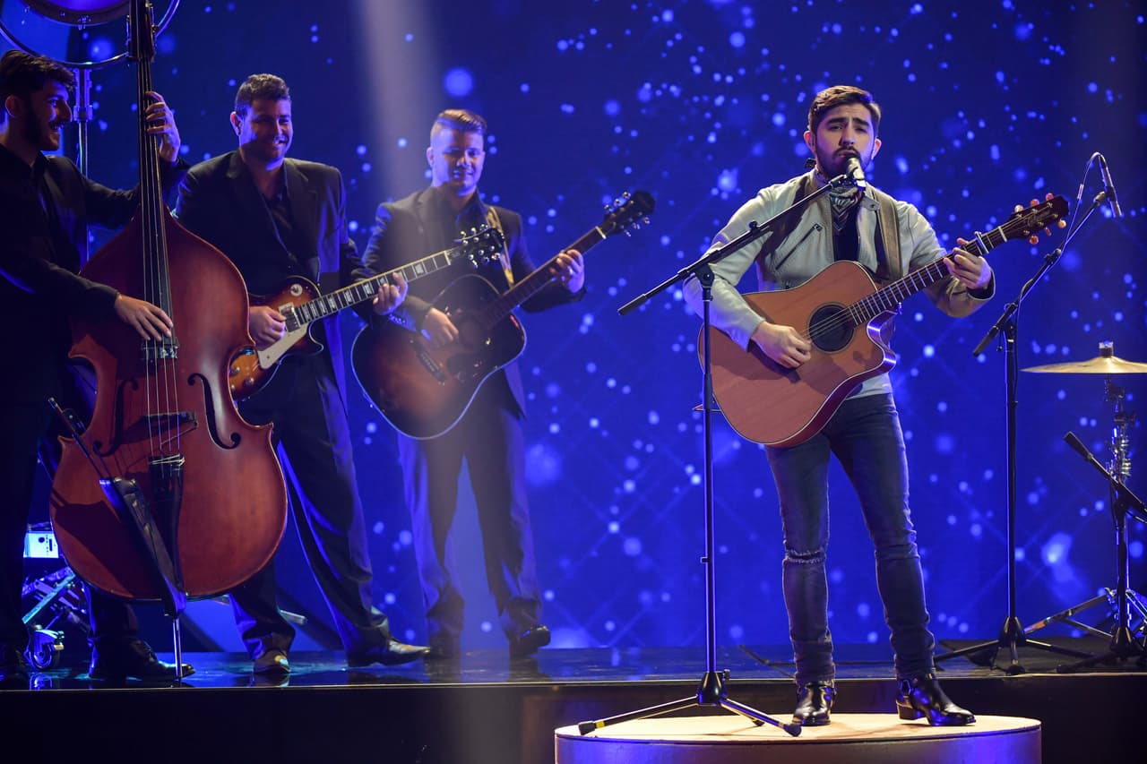 Antes de continuar con el show, Joss Favela tomó el escenario. Los nervios seguían creciendo.