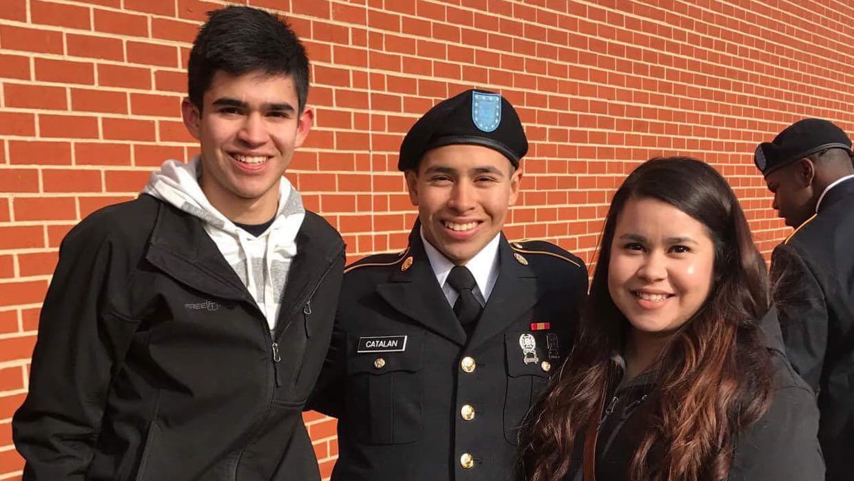 Bryan, Fernando y Mayra Catalan en Iowa.