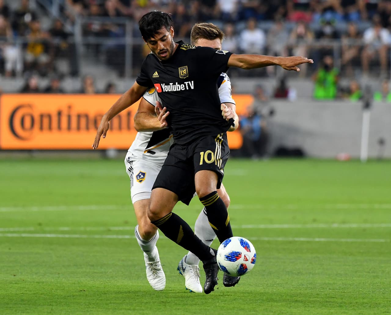 Con Jona bromeando y Vela hablando de "miedo" en su equipo, terminó el duelo de mexicanos en LAFC vs LA Galaxy