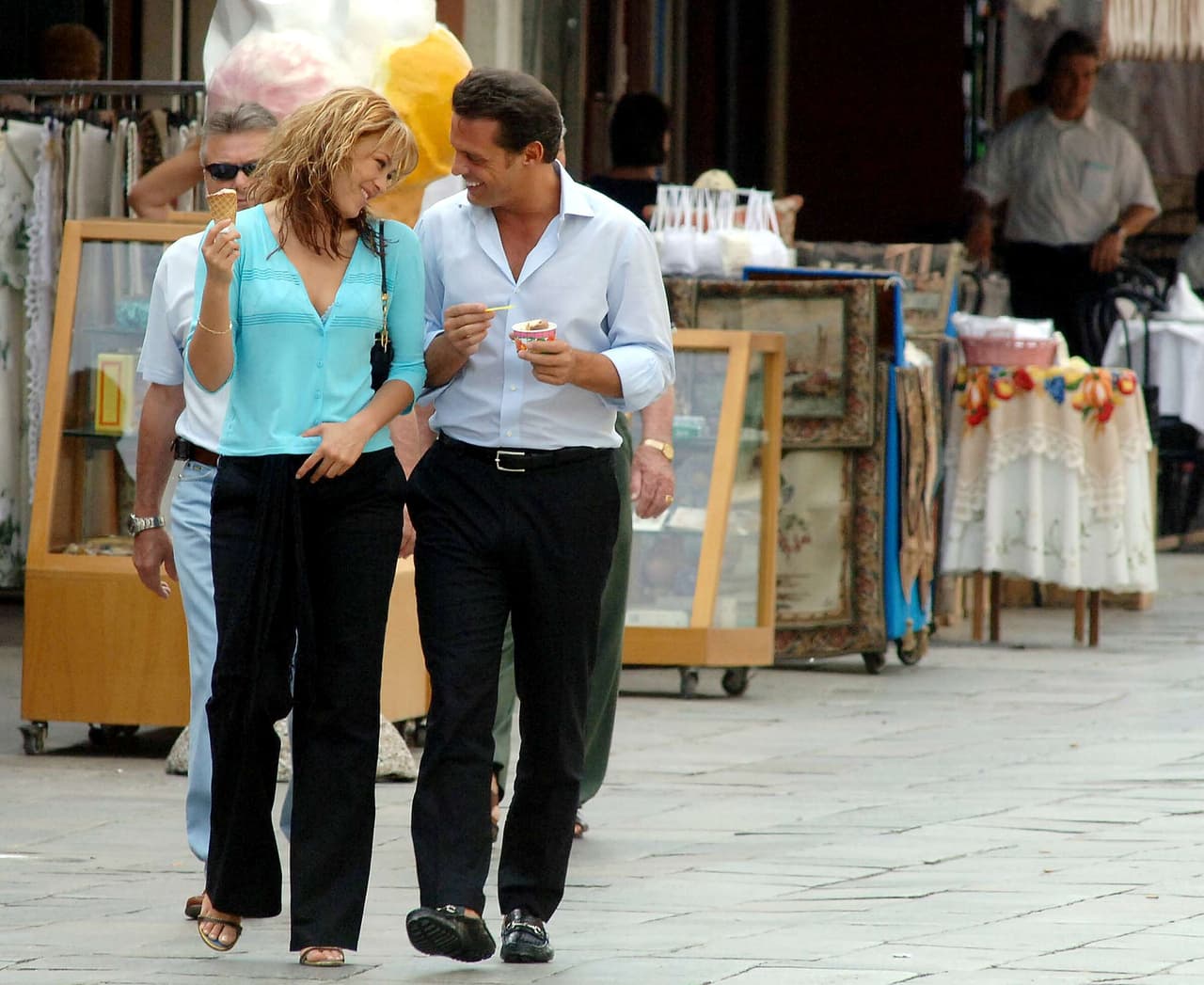 "Jamás les he hablado mal de su papá, pero conforme pasa el tiempo y él no los busca, creo que 
<b>ellos ya no lo ven como un padre</b>, porque eso se da con la convivencia diaria", afirmó. 
<br>