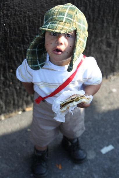 Este pequeño se vistió de Chavo del Ocho: un infaltable, su torta de jamón. Fotos: Twitter